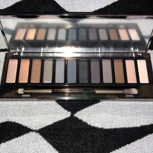 Naked urban decay Smoky eyeshadow palette